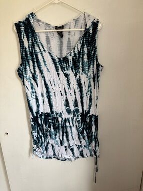 Rouge Helium White & Teal Tie-Dye Sleeveless Tank